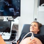 Ultraschall mit Frau